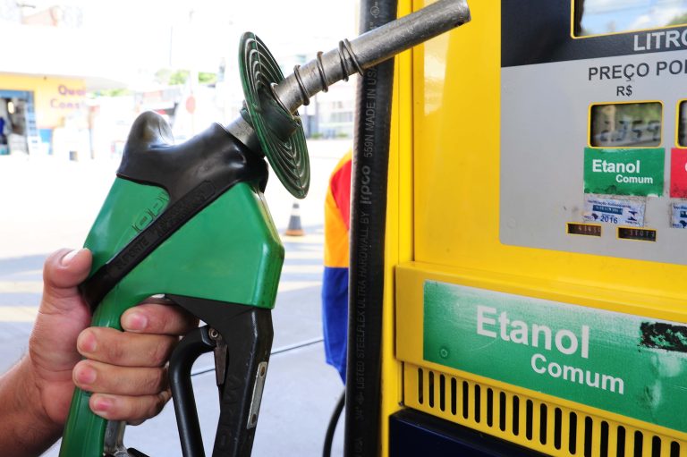 Veja os 10 estados com a gasolina mais barata do Brasil